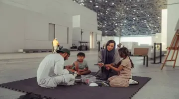 تجارب عائلية تثري زيارة «اللوفر أبوظبي»